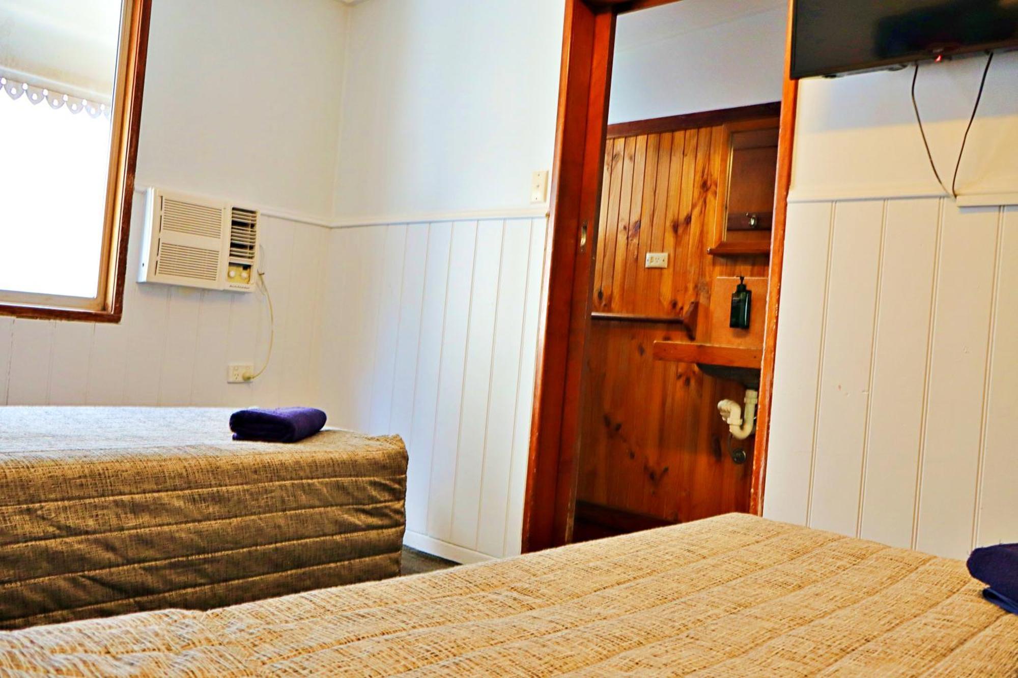 Manor Motel