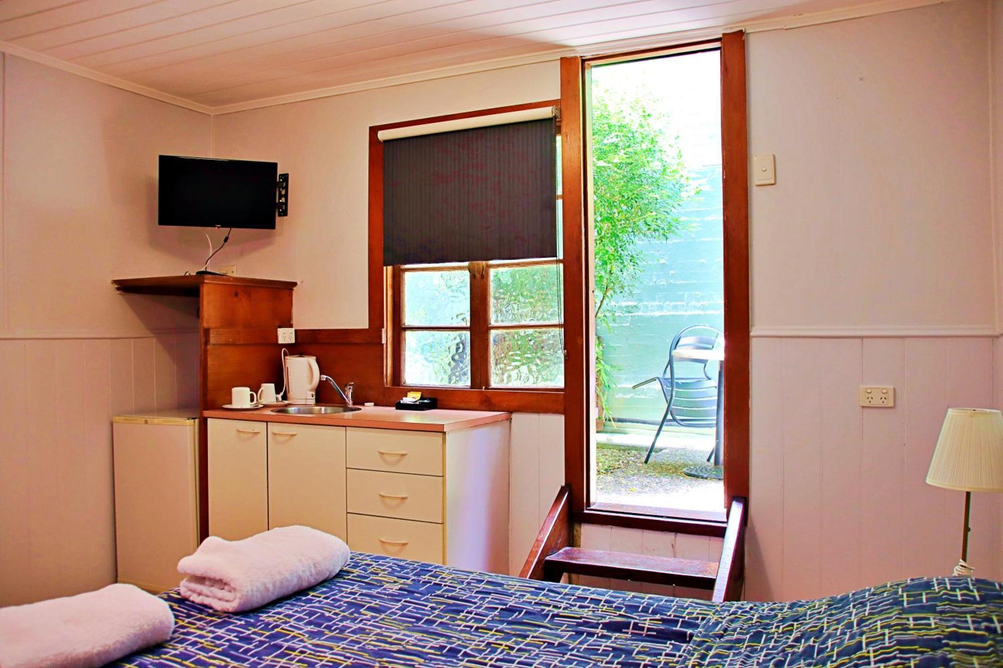 Manor Motel 3*