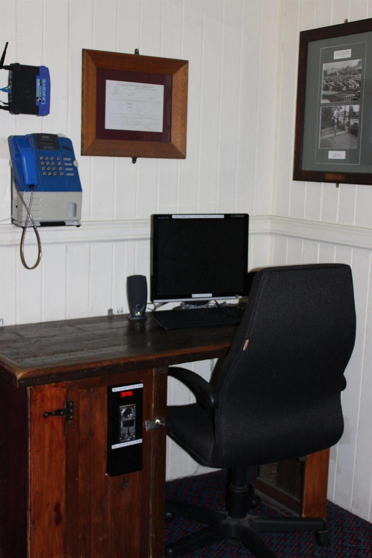 Manor Motel 3*